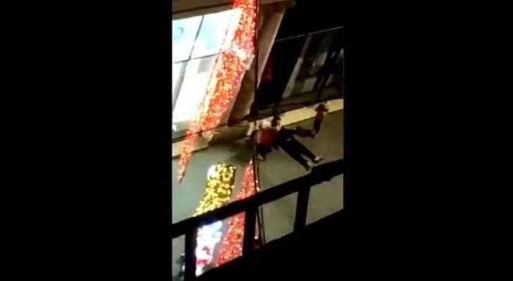 فرنسا: مقتل شخص وإصابة آخرين في