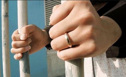 الهلال الأحمر الإماراتي يتكفل بسداد ديون