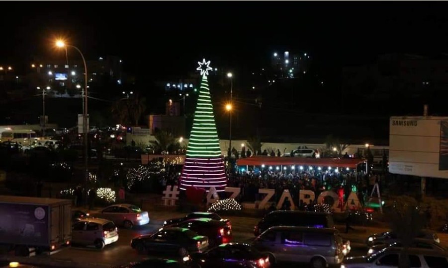 «شجرة عيد الميلاد المجيد» تضيء مدينة