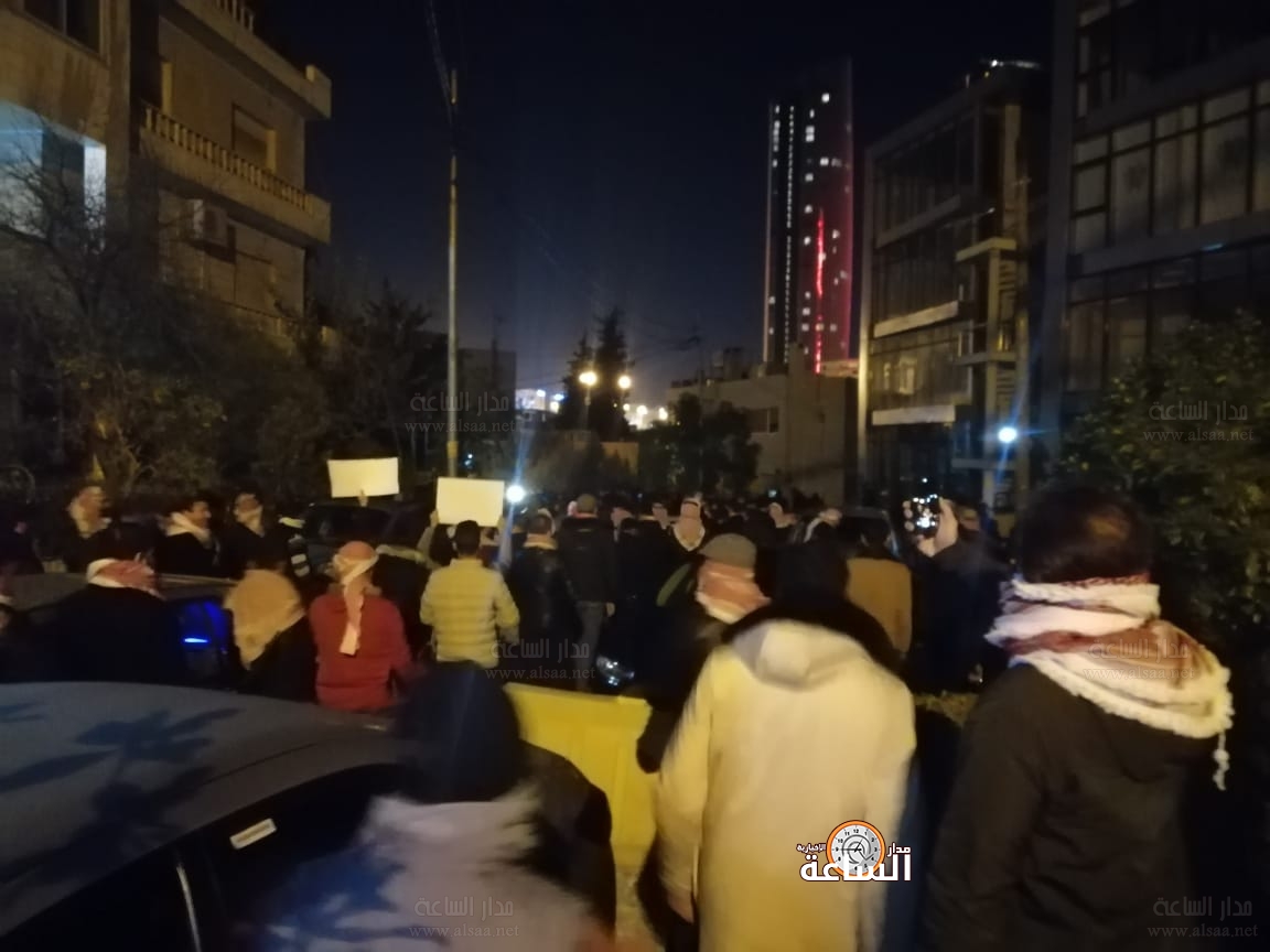 إصابة 5 رجال أمن بينهم شرطية