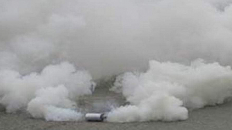 بالفيديو.. الأمن يرشق المتظاهرين بالمسيل للدموع