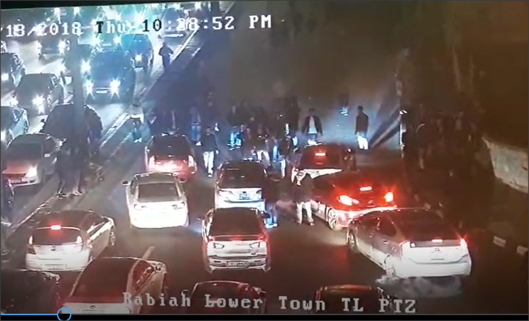 الأمن ينشر فيديوهات لمحتجين يغلقون الطرقات