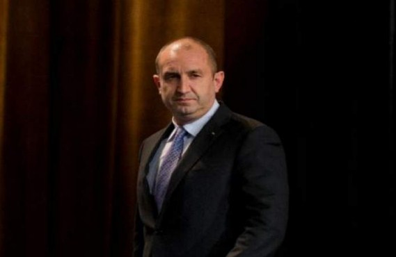 الرئيس البلغاري يصل إلى عمان