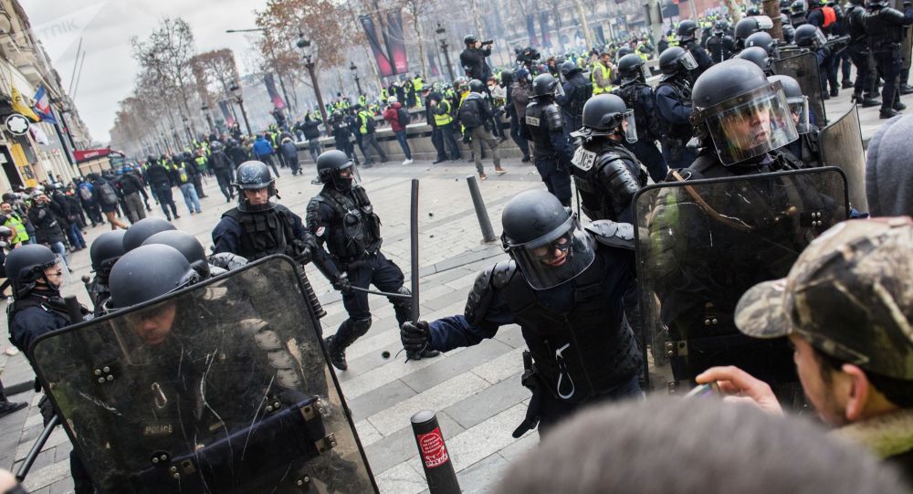 الشرطة الفرنسية توقف العشرات في تظاهرات