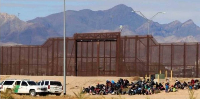 غضب بعد وفاة طفلة مهاجرة من