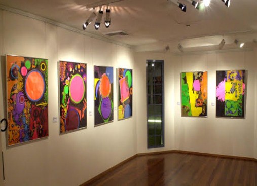 معرض للفنون التشكيلية باربد