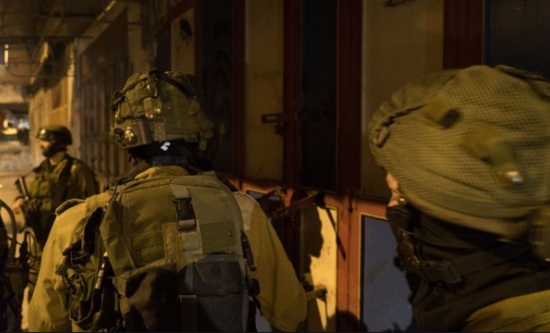 الاحتلال يعتقل 17 فلسطينيا