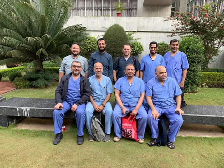 فريق طبي أردني وعربي يقدم العلاج