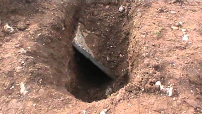 قبران وهميّان يستنفران الأمن في اربد