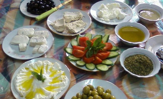 موائد الأردنيين تنكمش: الفقير يقتات بالفتات