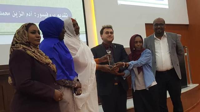 رئيس قسم البصريات بـ عمان الاهلية