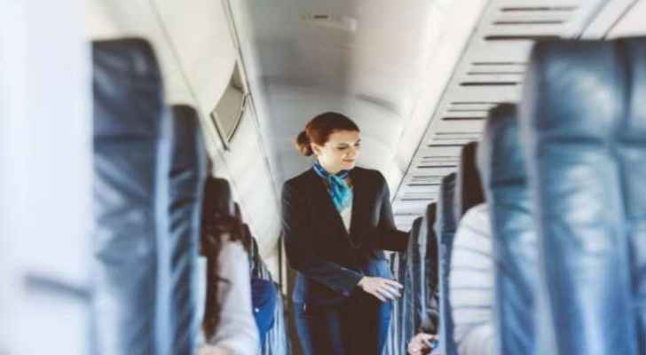 مضيفة طيران سابقة تكشف عن حقائق