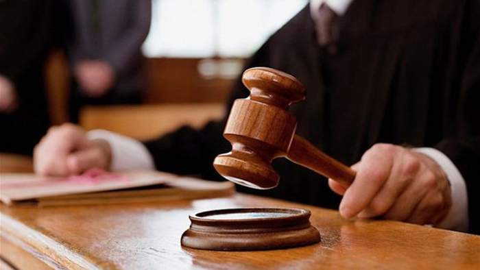 بلدية جرش تحيل 5 موظفين للمدعي