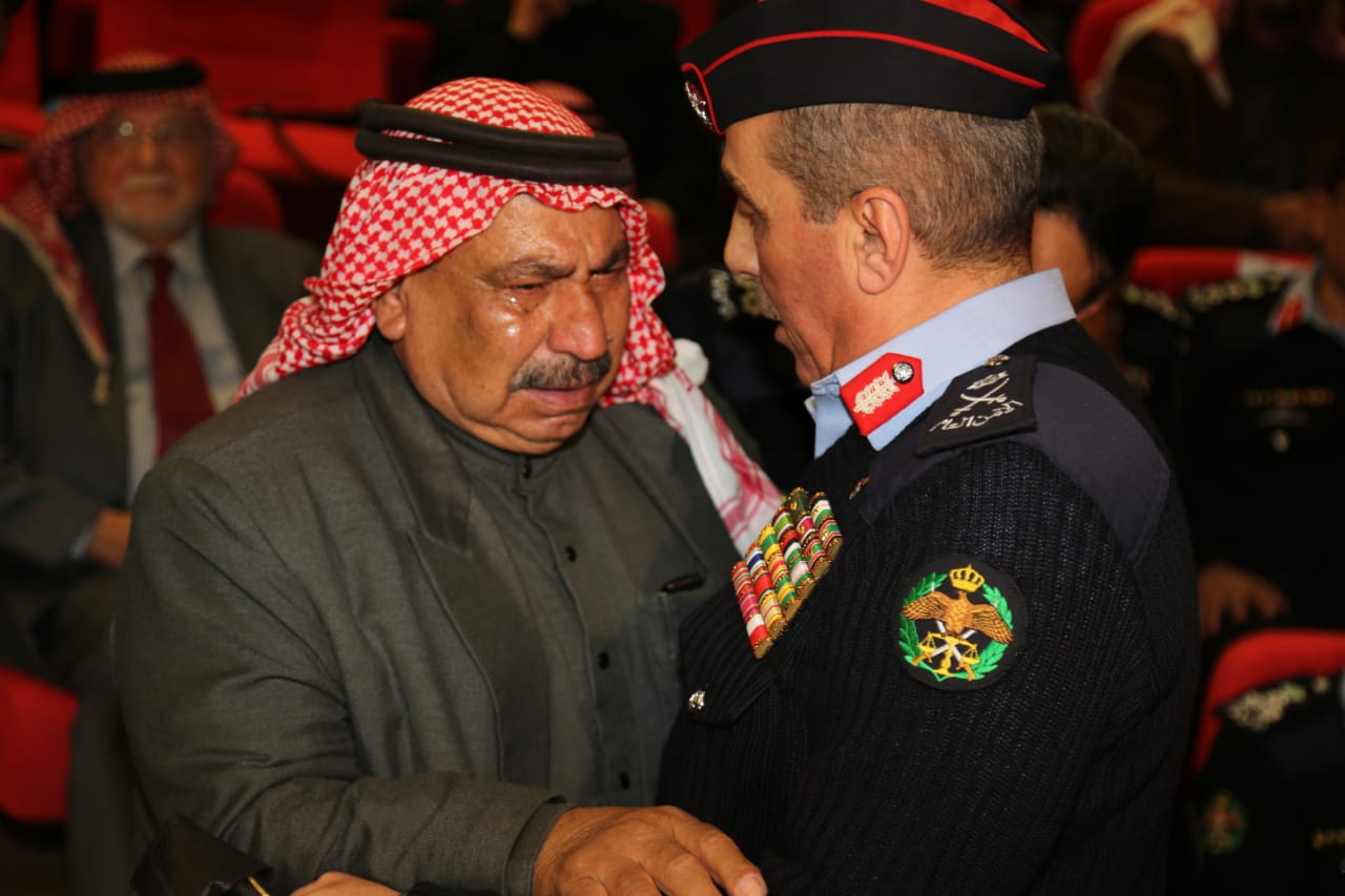 عندما تتكلم الدموع وتختصر حكاية وطن