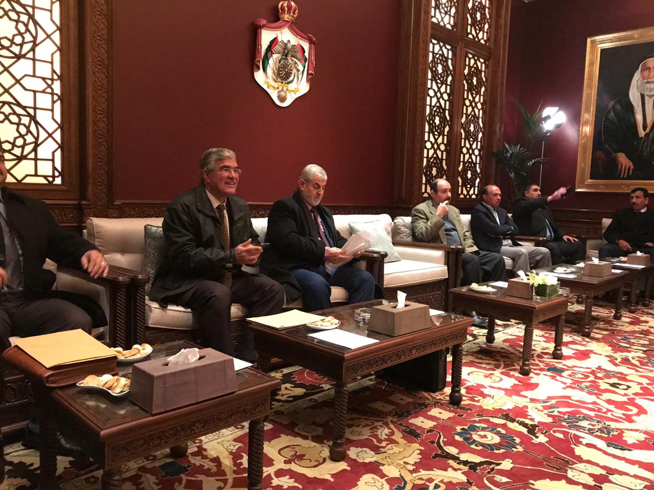 أكاديميون في الديوان الملكي.. ومطالب باستبدال