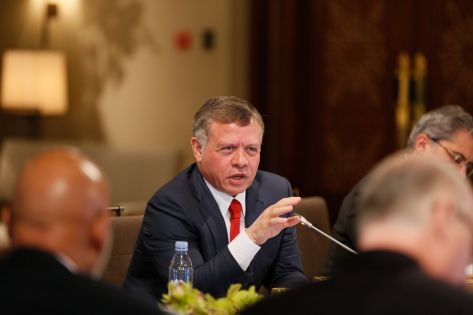 الملك يلتقي قائد القيادة المركزية الأمريكية