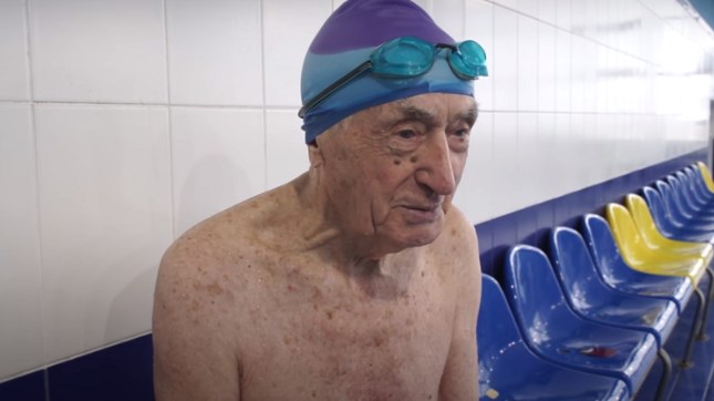 عمره 93 عاما.. روسي يحرز لقبا