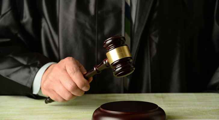 مصرية تطلب الخلع من زوجها لبسبب