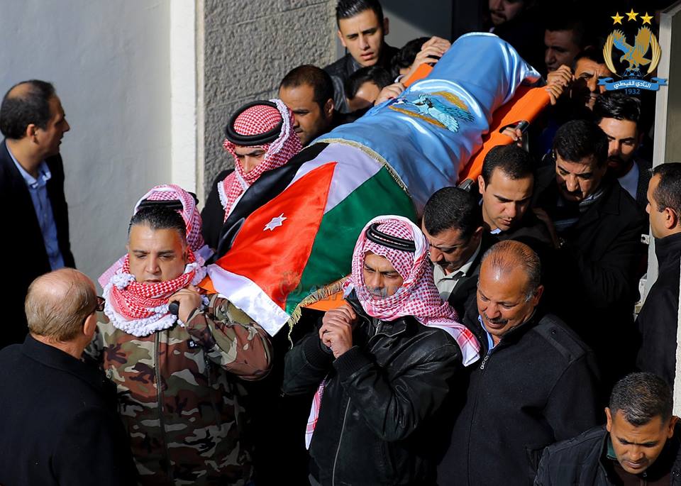 الآلاف يشاركون في تشييع جثمان الشيخ