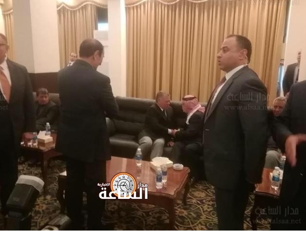 الملك في بيت عزاء الشيخ سلطان