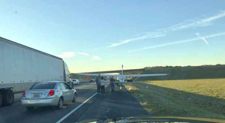 هبط بطائرته في الشارع ليقضي حاجته