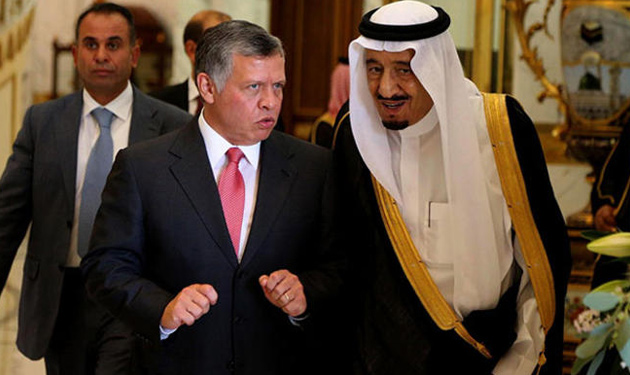 الملك يهاتف خادم الحرمين معزيا