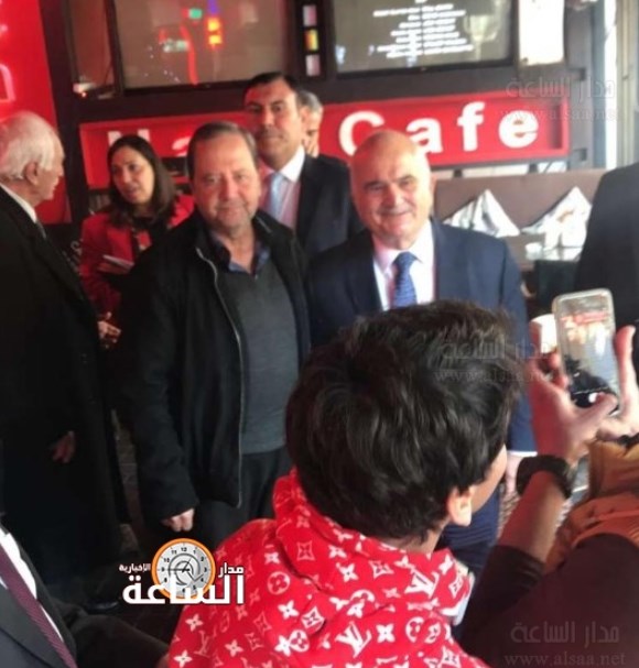 الأمير الحسن في كافيه «نارا».. الليمون