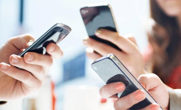 دراسة: الهواتف الذكية تتلف نظر الطلاب