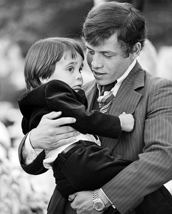 الملك لـ الأمير علي: وسيظل كذلك