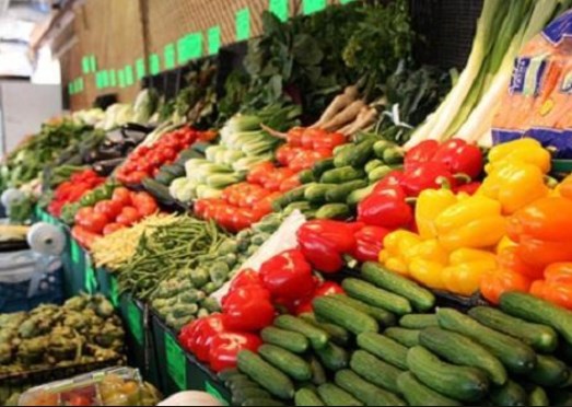 الحكومة الفلسطينية توقف استيراد الخضار والفوكه