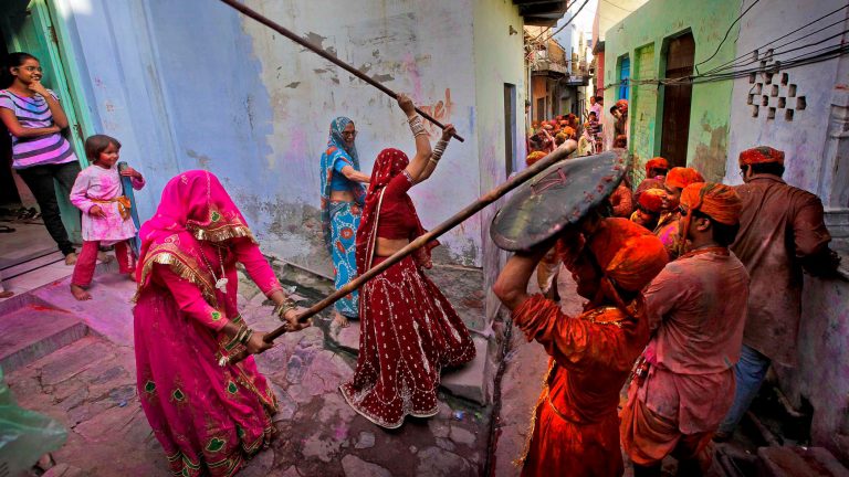 امرأة تنتقم من جارها المتحرش‎ بطريقة