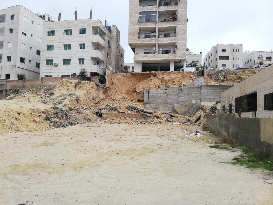 سكان عمارة في عمان آيلة للسقوط