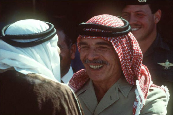 صحيفة كويتية تنشر صورة للراحل الحسين