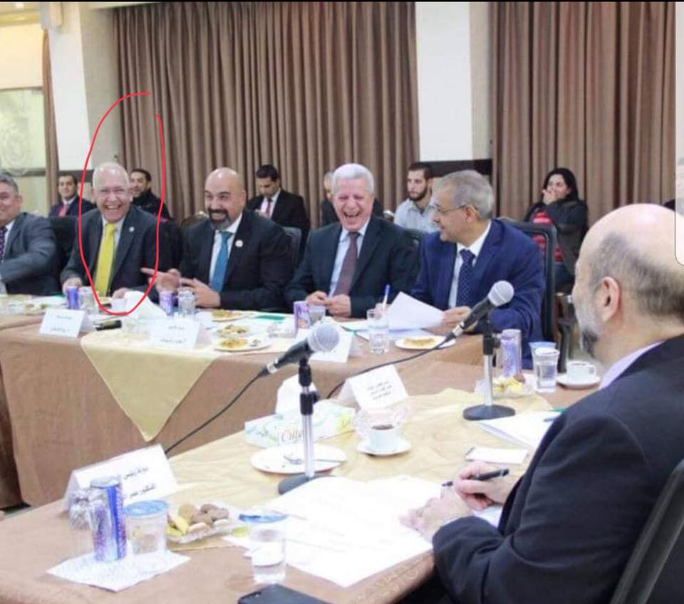 لماذا انتقد ناشطون صورة الرزاز ونقيب