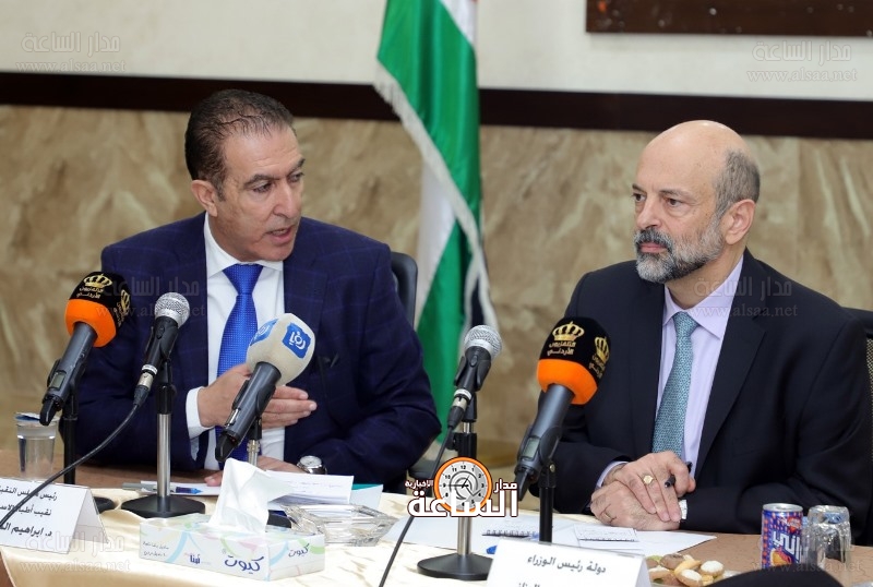 رئيس الوزراء: الحكومة ملتزمة بحوار جاد