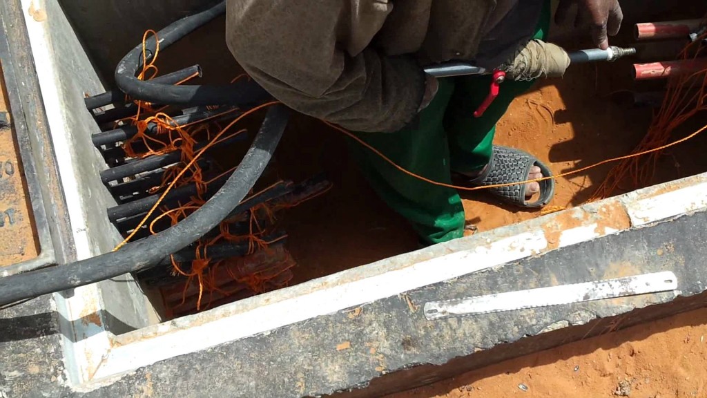 قطع كيبل كهرباء يتسبب بانقطاع التيار