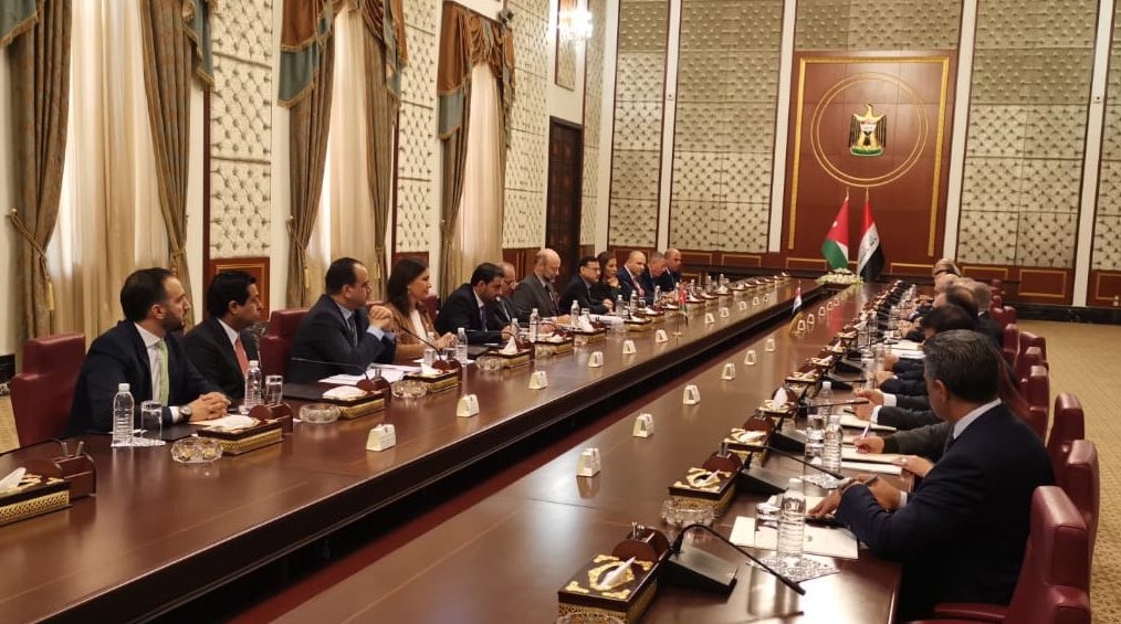 الرزاز يجري مباحثات موسعة مع نظيره