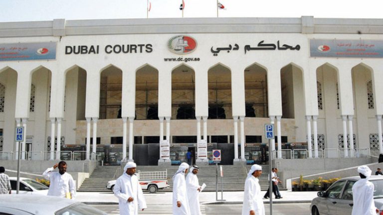 خليجي يعتدي على أوروبية ويحتجزها في