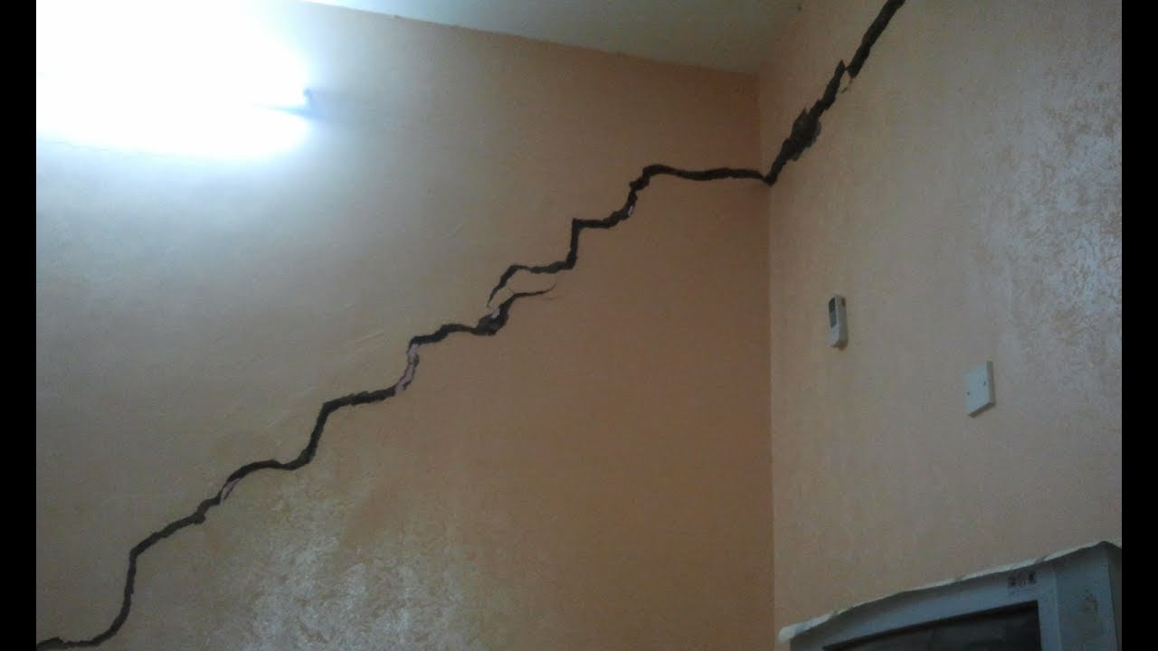 المخيبة: تصدعات خطيرة بمنازل عشرات الآسر