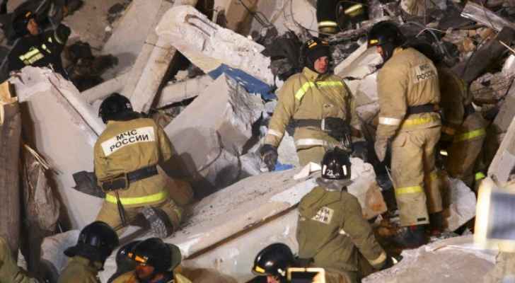 انتشال رضيع حيّا من تحت أنقاض