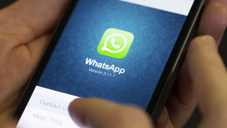 رسائل “واتساب” تتسبب بمصرع شاب في