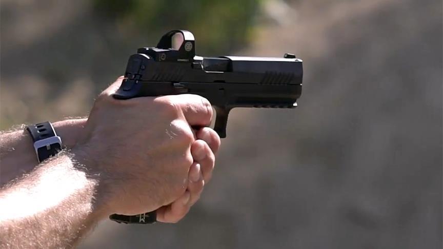 اب يقتل ابنه رميا بالرصاص في