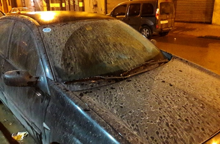 السماء تمطر طينا شمال المغرب.. والأرصاد