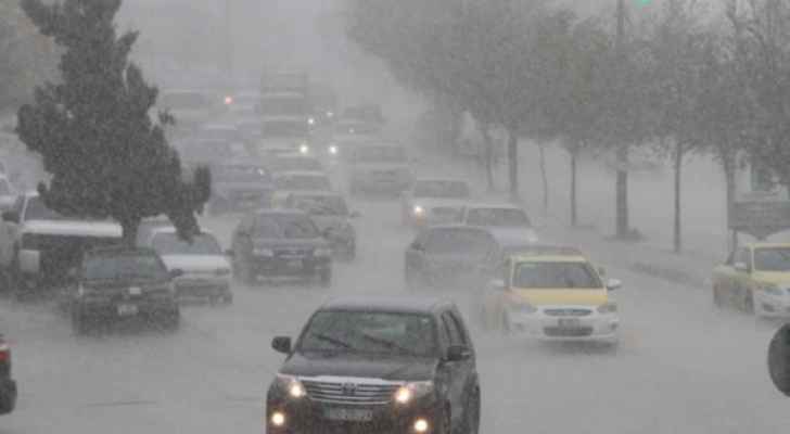 طقس العرب: زخات ثلجية مساء الأحد