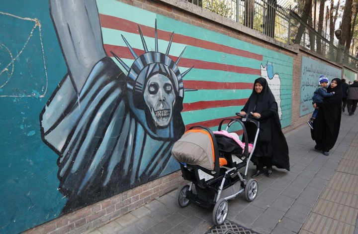 رائحة كريهة تنتشر بطهران والسلطات تقلل