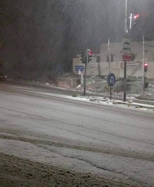 طقس بارد اليوم وزخات ثلجية غدا