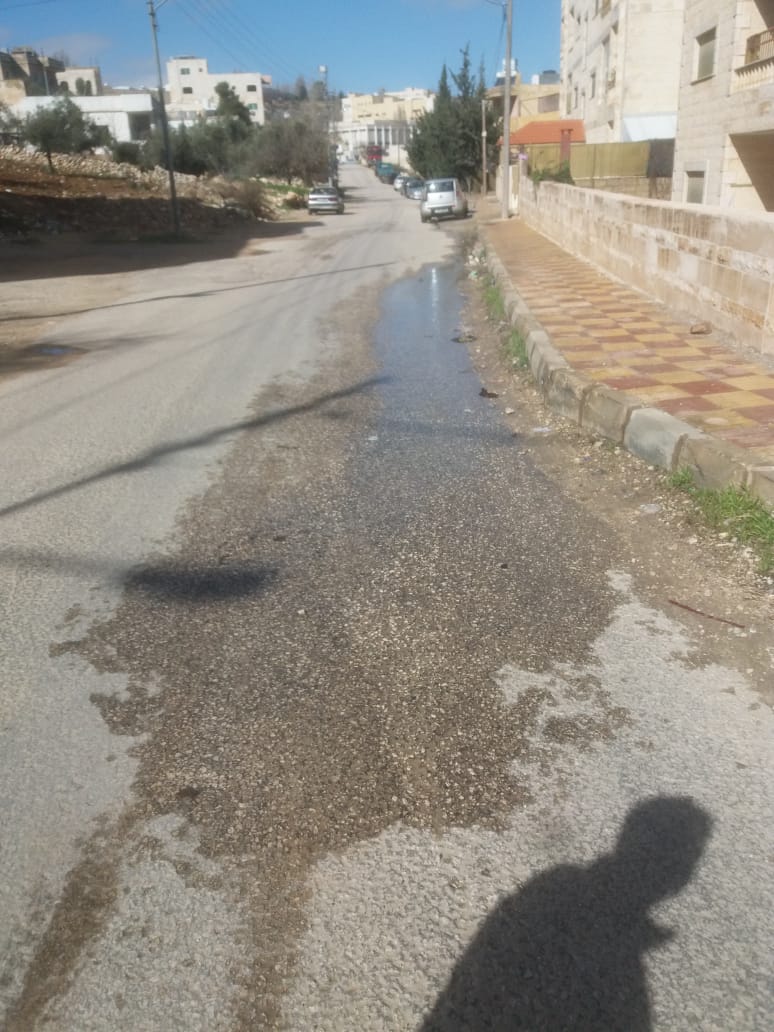 خط مياه في السلط مكسور منذ