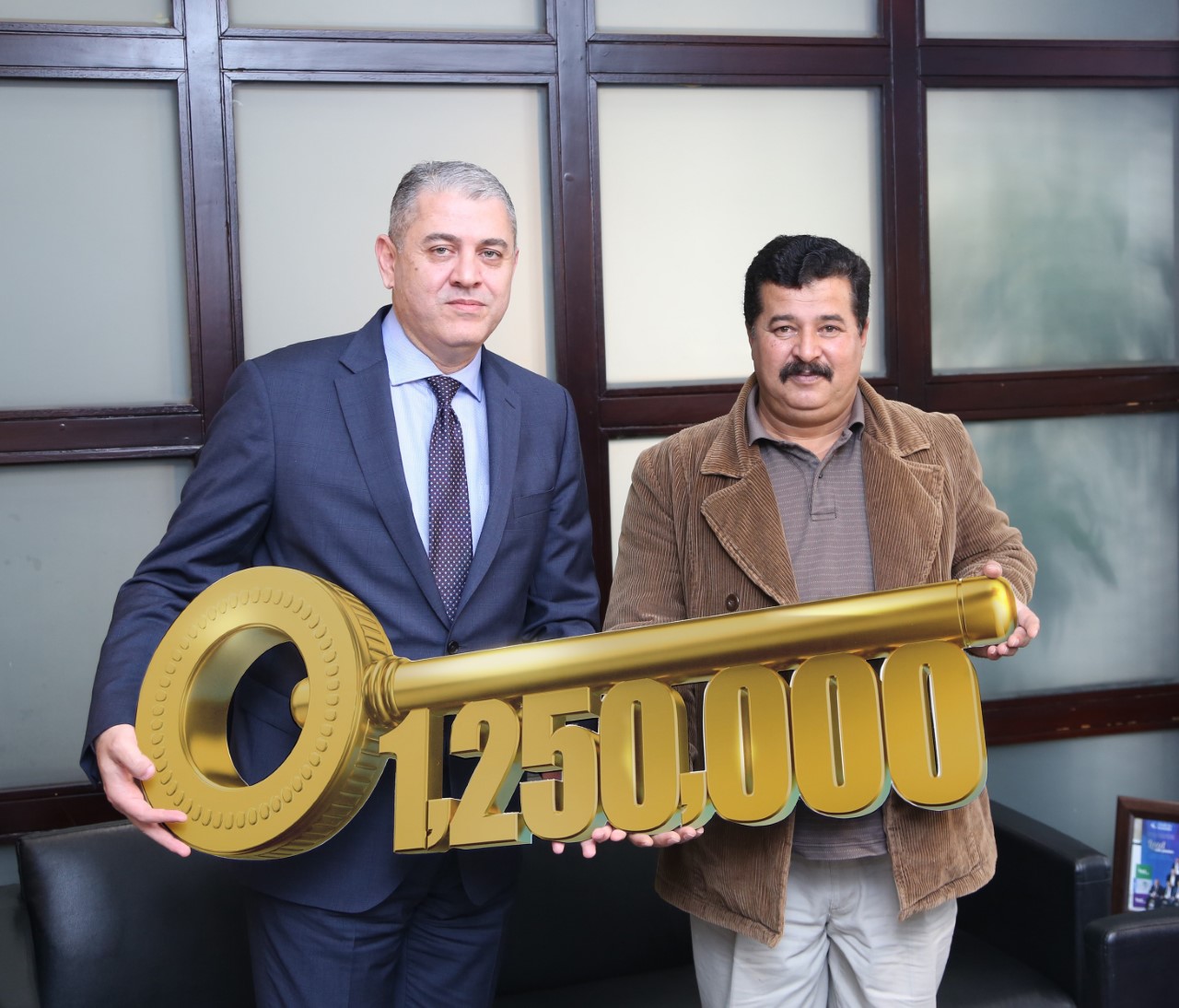 بنك الإسكان يعلن اسم الرابح بالجائزة