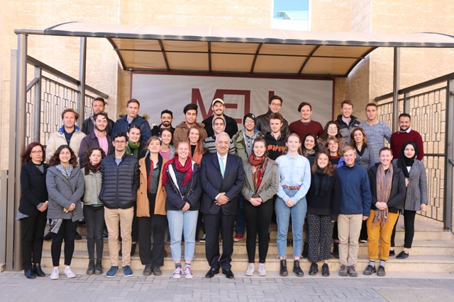 الشرق الأوسط تستضيف وفدا طلابيا أستراليا