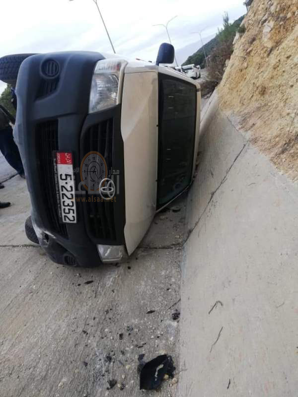 4 إصابات بتدهور إحدى سيارات التلفزيون